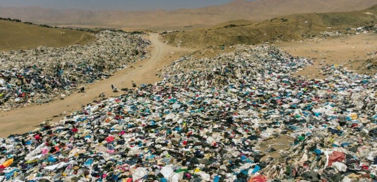 Destinazione Fast Fashion Discarica
