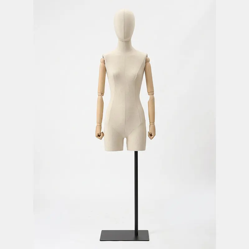 Busto-donna-sartoriale-lungo-base-rettangolare-nera