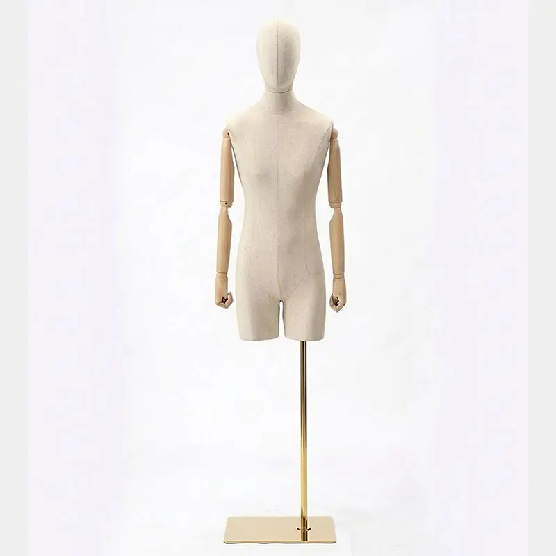 Busto-uomo-sartoriale-lungo-base-rettangolare-oro